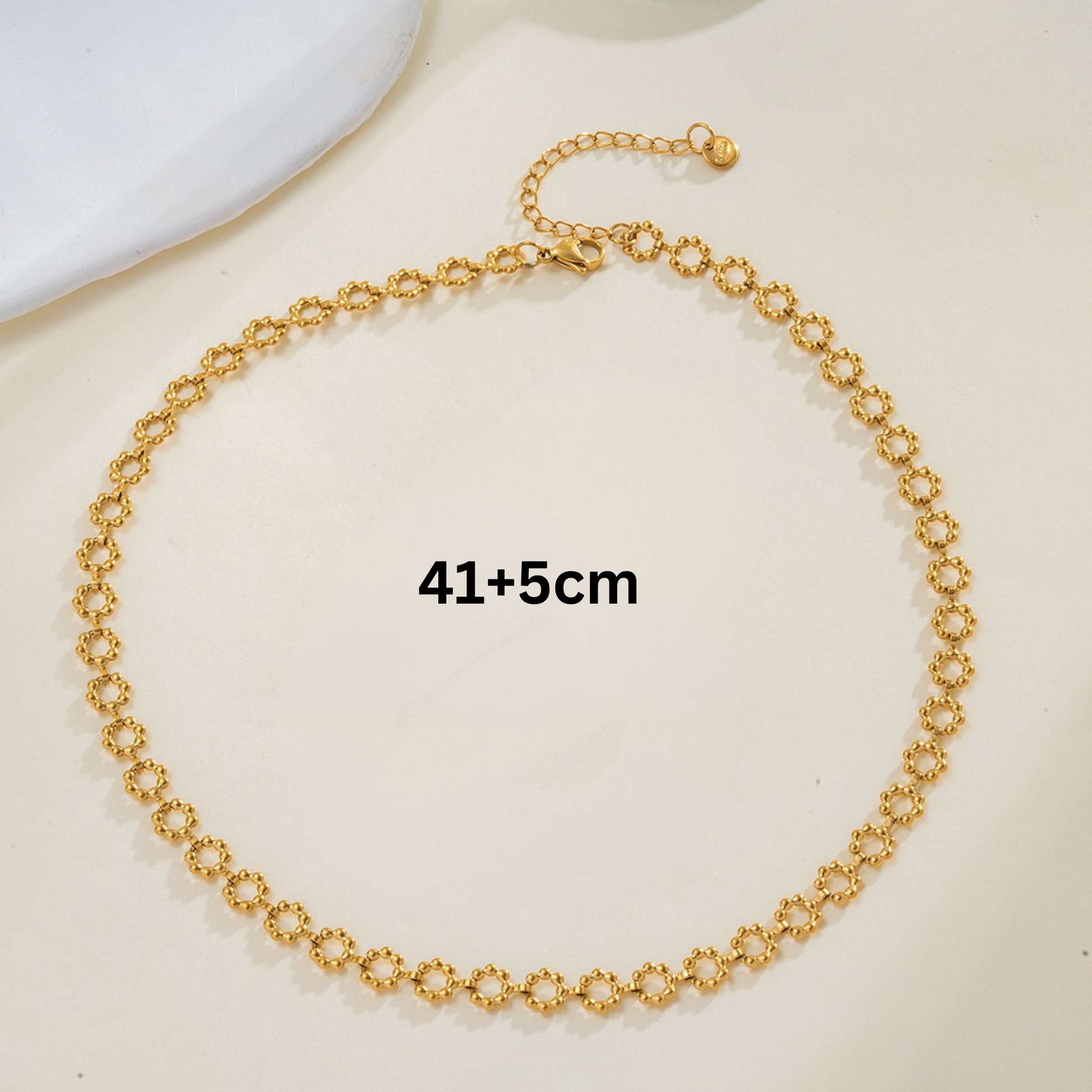 Gold chain necklace on a white background with measurement text.