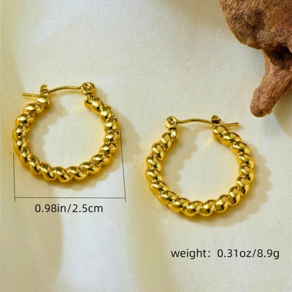 Gold hoop earrings on a light background with measurements and weight displayed.