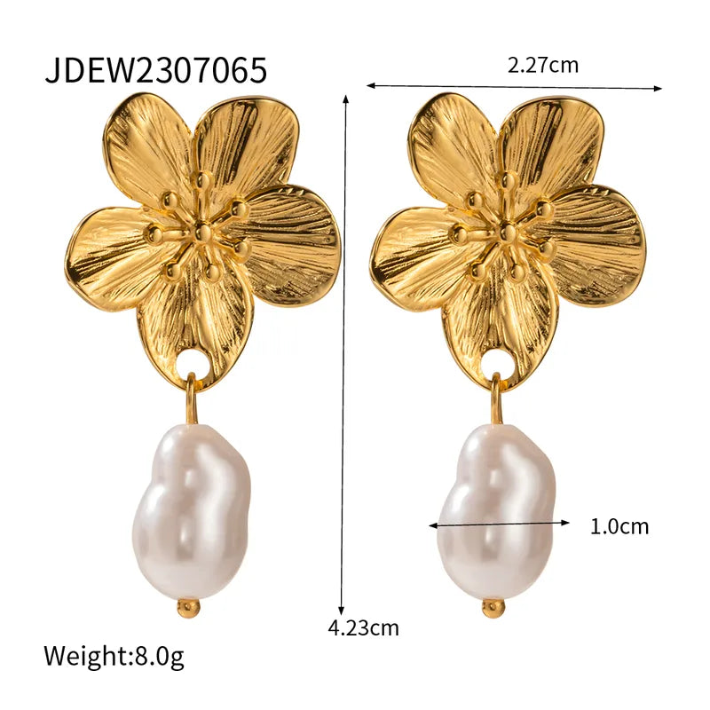 Gold flower-shaped earrings with pearl drops, shown with measurements on a white background.