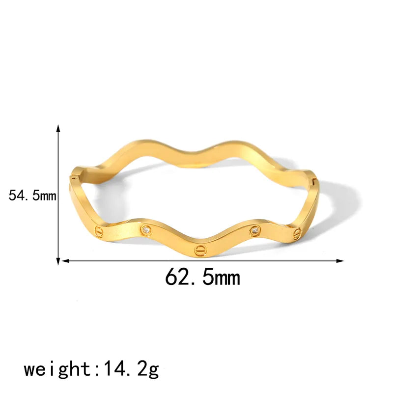 Gold bracelet with measurements and weight on a white background