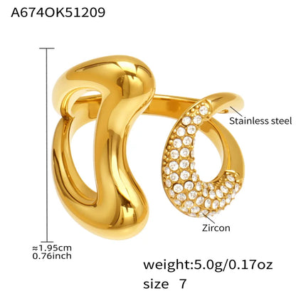 Gold ring with zircon details and measurements on a white background