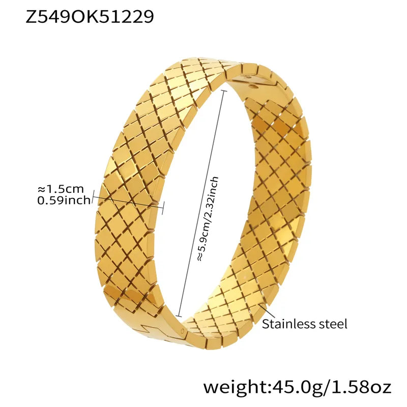 Gold bracelet with measurements and weight details on a white background