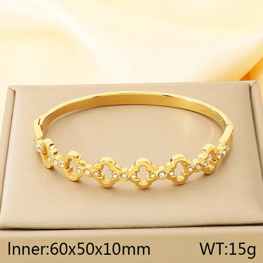 Gold bracelet on a beige box with dimensions and weight displayed.